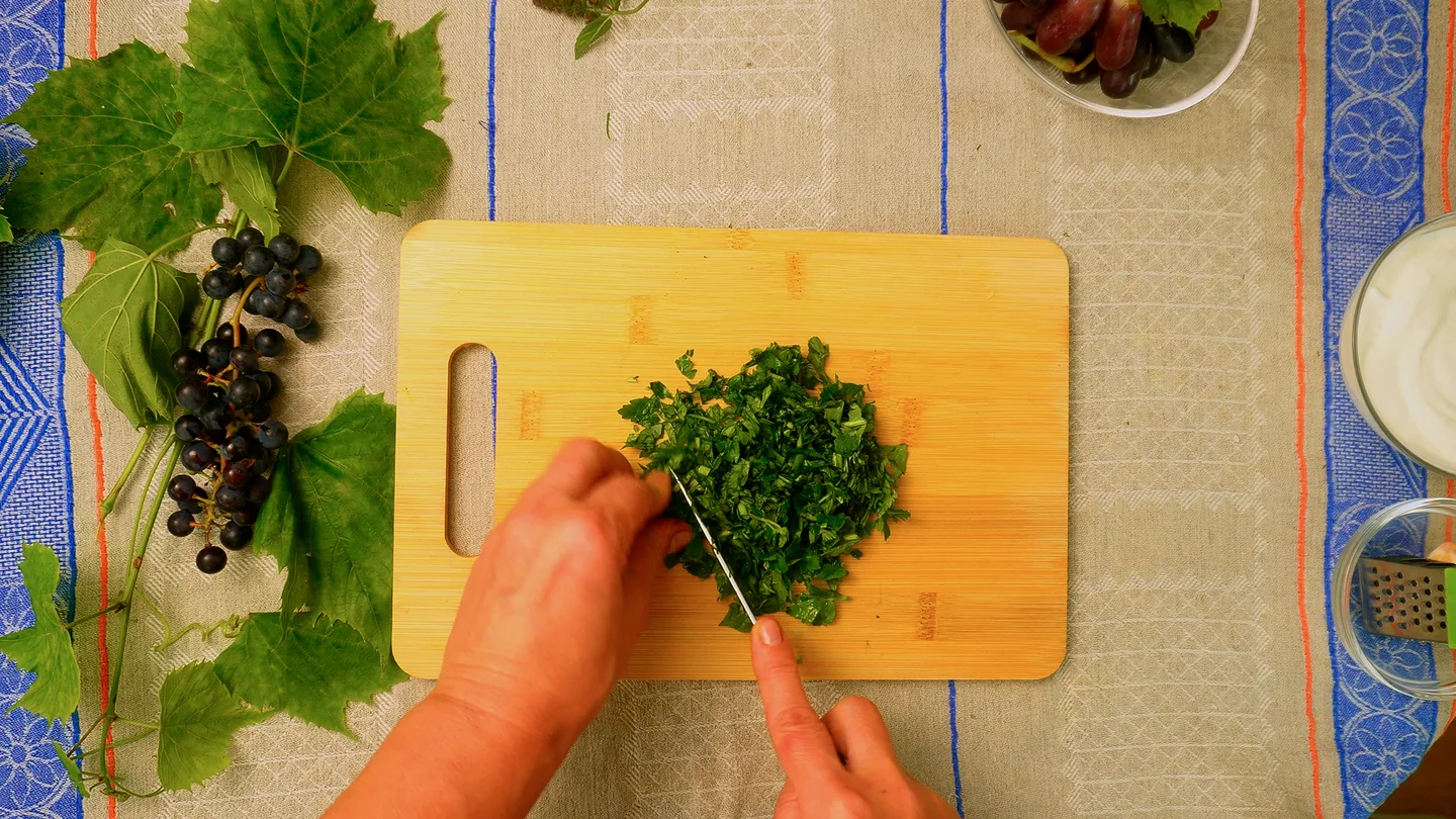 Dolma con carne, riso ed erbe aromatiche
