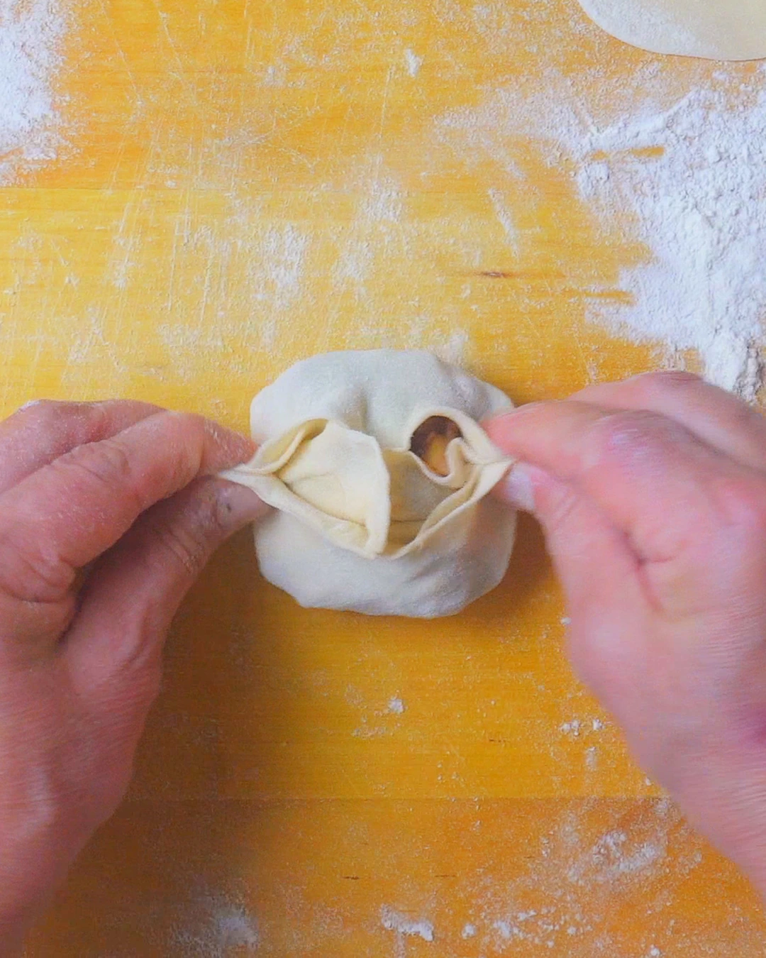 Joining the edges of a manti dumpling