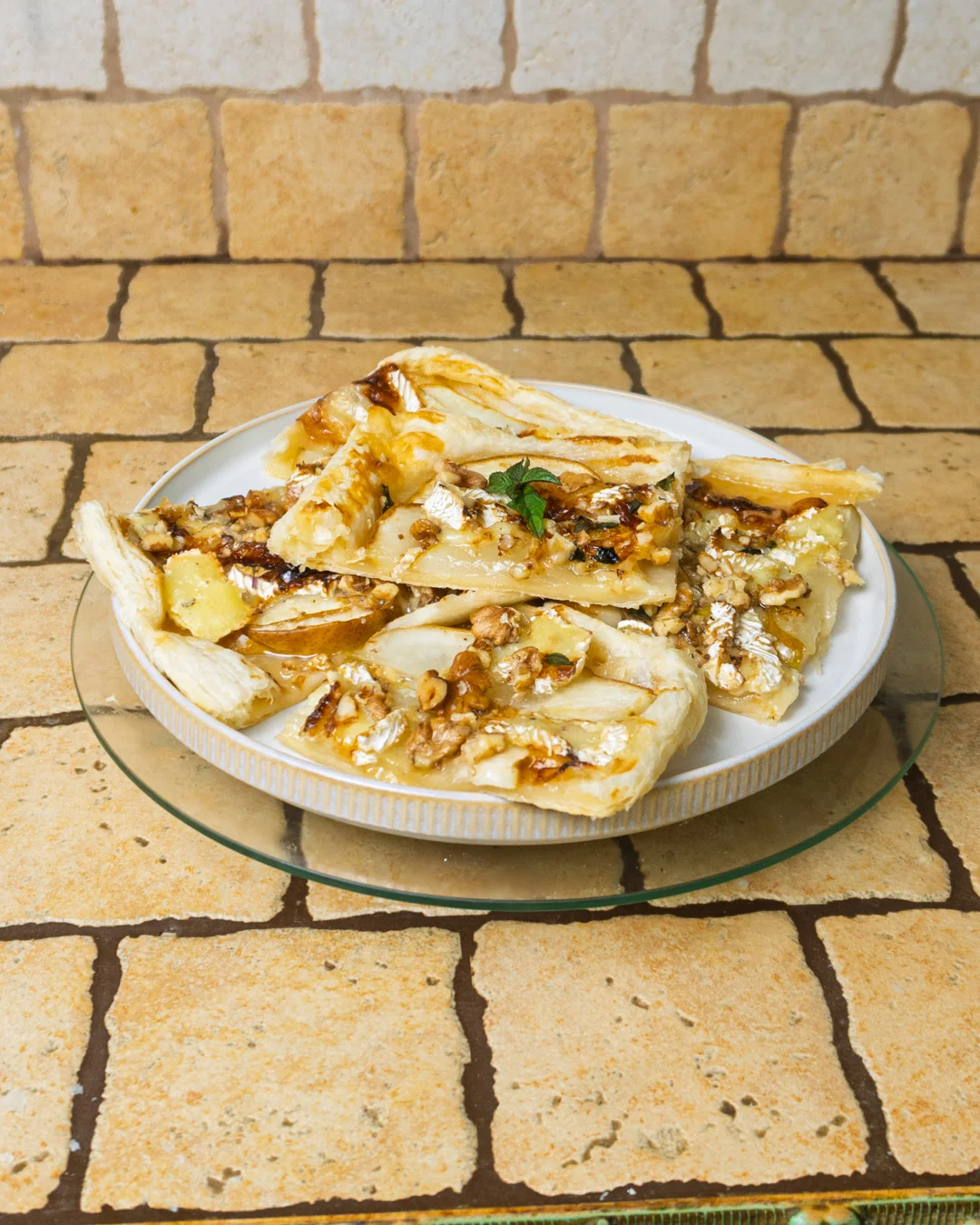 Sfoglia con pera e camembert