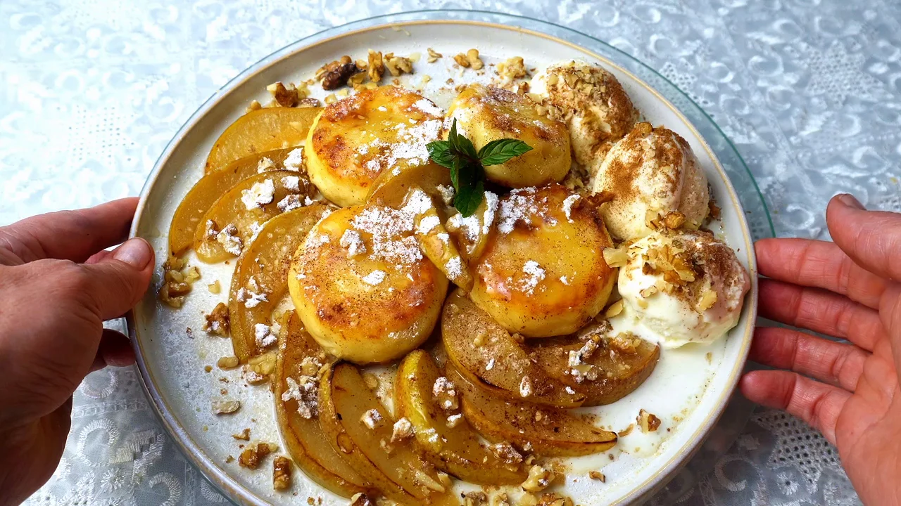 Syrniki con pere caramellate